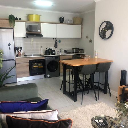 מידרנד Luxurious Waterfall 1 Bedroom Condo With Free Uncapped Wifi מראה חיצוני תמונה