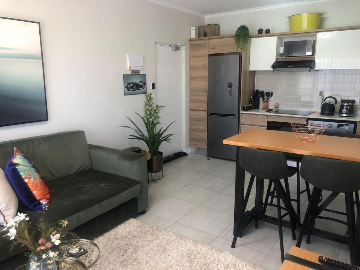 מידרנד Luxurious Waterfall 1 Bedroom Condo With Free Uncapped Wifi מראה חיצוני תמונה