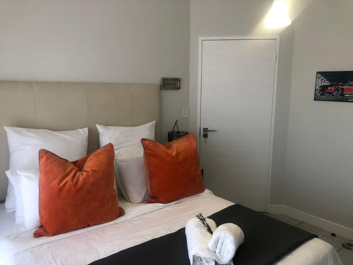מידרנד Luxurious Waterfall 1 Bedroom Condo With Free Uncapped Wifi מראה חיצוני תמונה