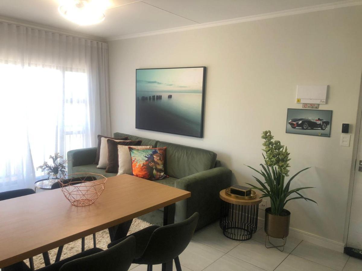 מידרנד Luxurious Waterfall 1 Bedroom Condo With Free Uncapped Wifi מראה חיצוני תמונה