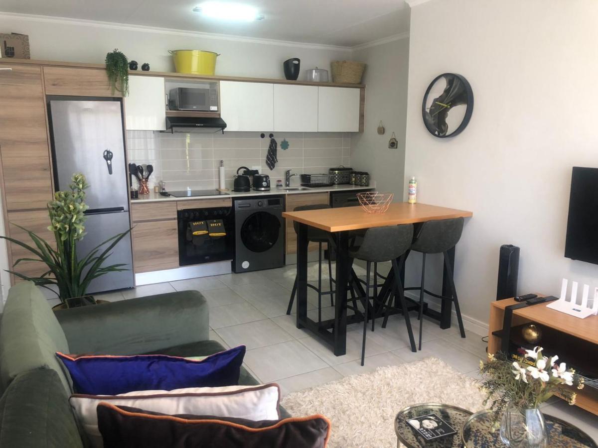 מידרנד Luxurious Waterfall 1 Bedroom Condo With Free Uncapped Wifi מראה חיצוני תמונה