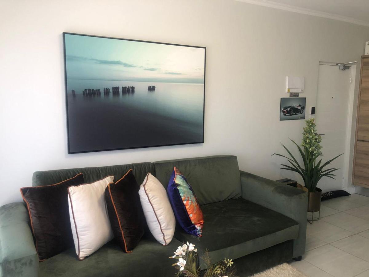 מידרנד Luxurious Waterfall 1 Bedroom Condo With Free Uncapped Wifi מראה חיצוני תמונה