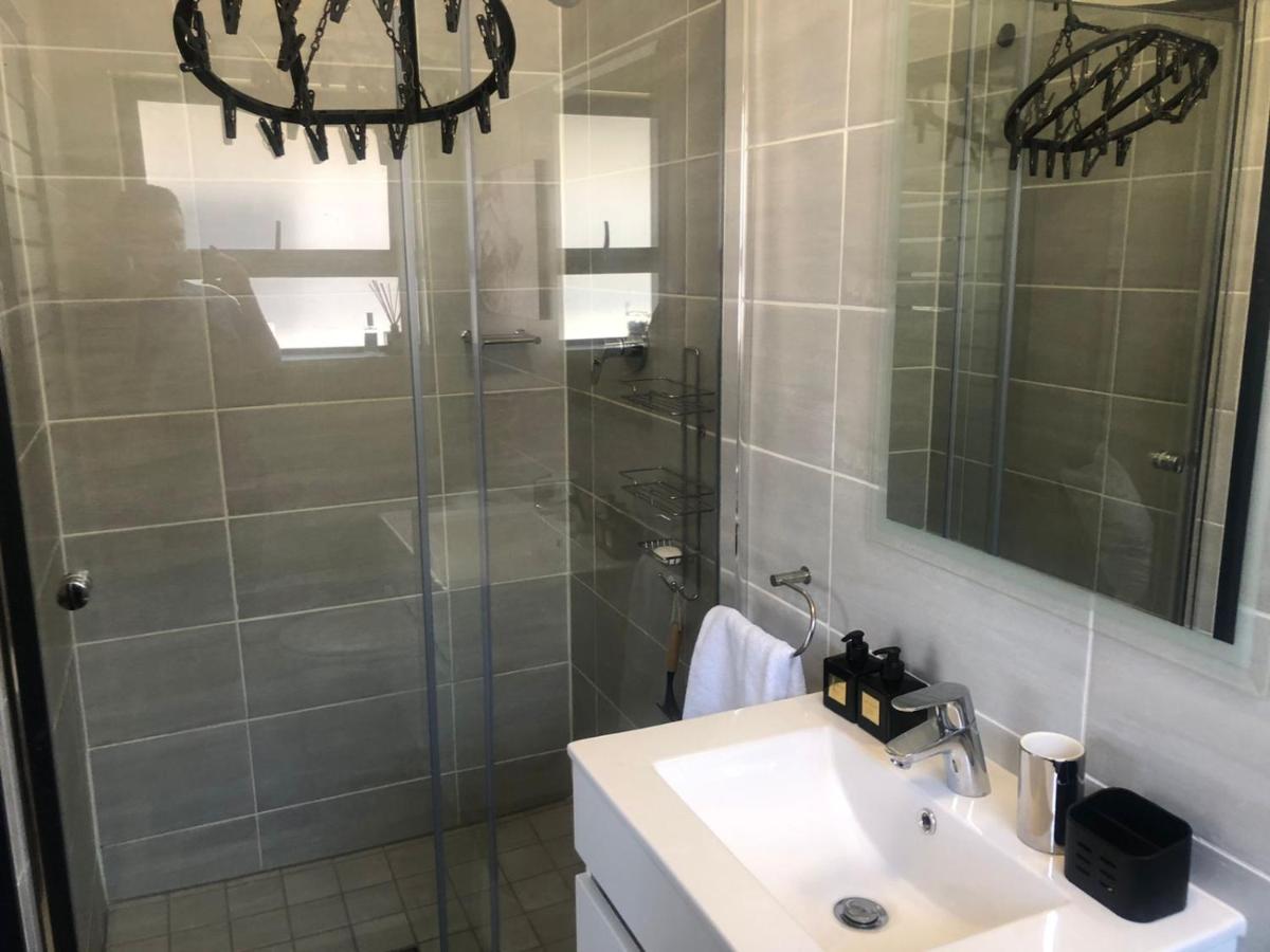 מידרנד Luxurious Waterfall 1 Bedroom Condo With Free Uncapped Wifi מראה חיצוני תמונה